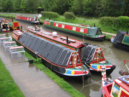 Photo: Motor and butty pair outside of the pub